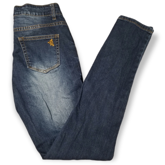 V.I.P. Distressed Jeans 5/6 - Picture 2 of 5